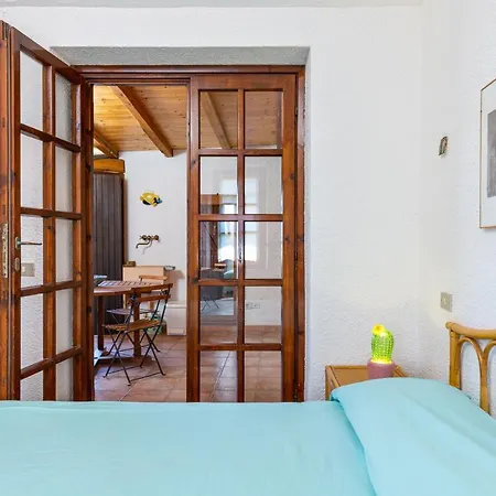 Mucchi Bianchi Lc-103 * Baia Sardinia